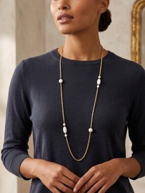 White Oval Ribbed Round Bead Spacers Gold Tone Necklace 17"